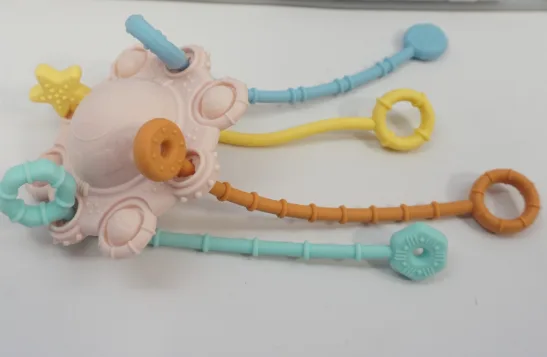 SHEIN Distribution Corporation Pull and Chew Montessori Teething Toys